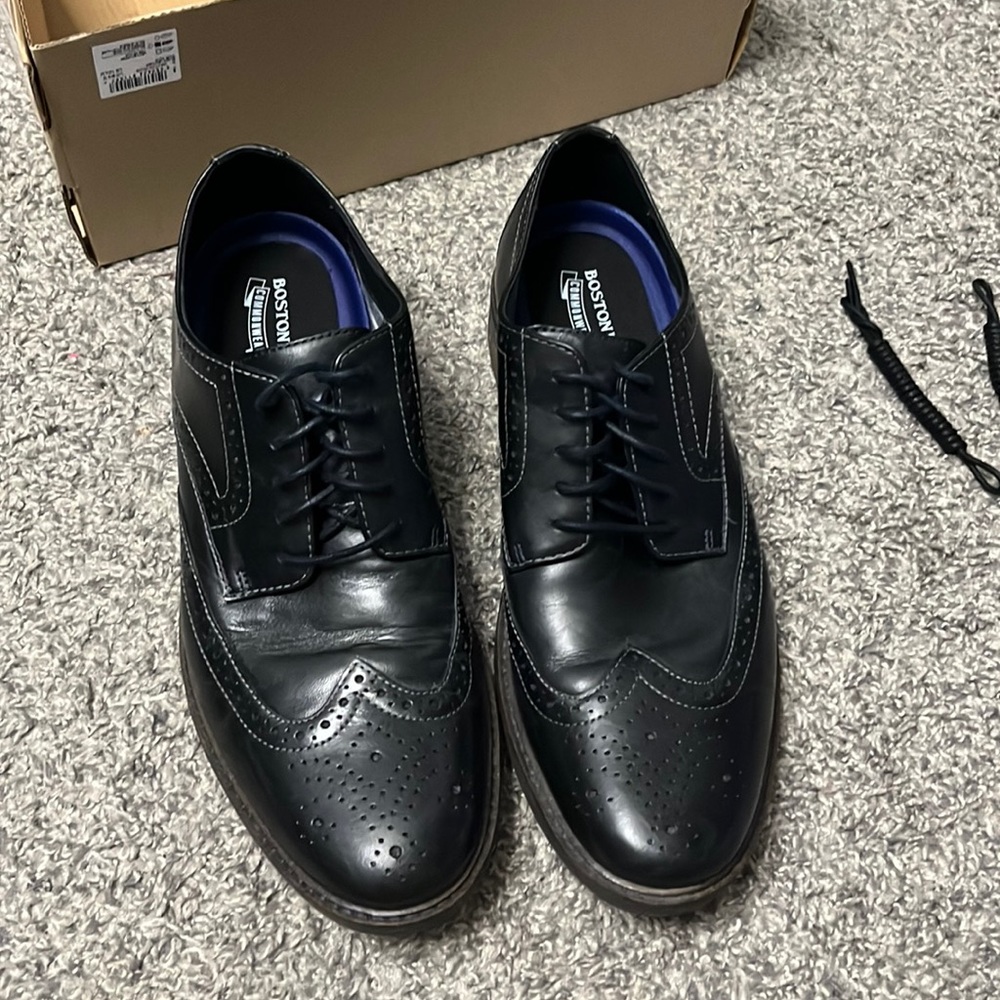 Bostonian  Maxton Wing Tip, Black Leather  Men Size 10.5 EUC